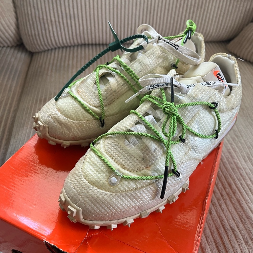 Unisex Nike off white sneakers